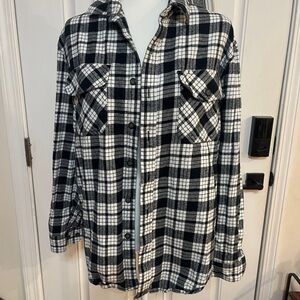 Men's Black & White Plaid Casual Button-Down Shirt